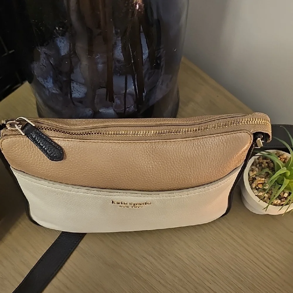 Kate Spade Tan and Cream Colorblock Leather Crossbody Bag